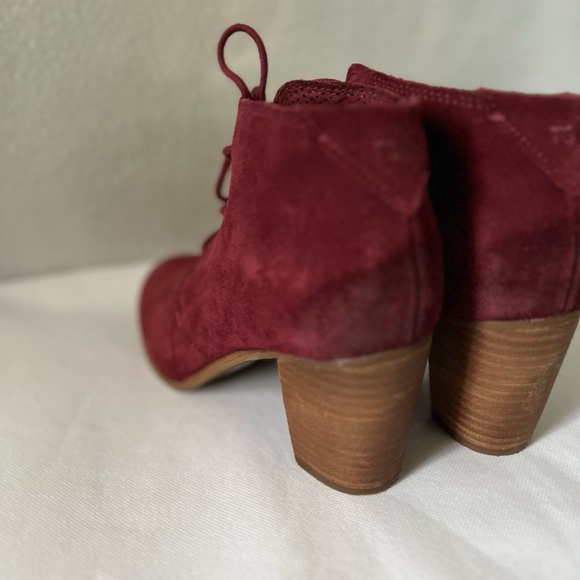 TOMS Size 7 Burgundy Suede Lace Up Booties - Picture 12 of 16
